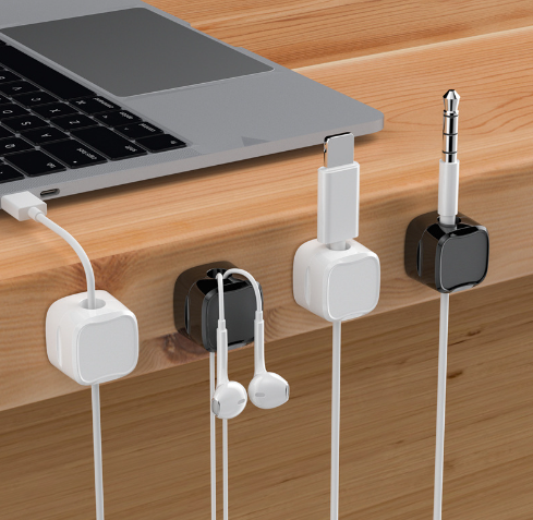 Magnetic cable organizer
